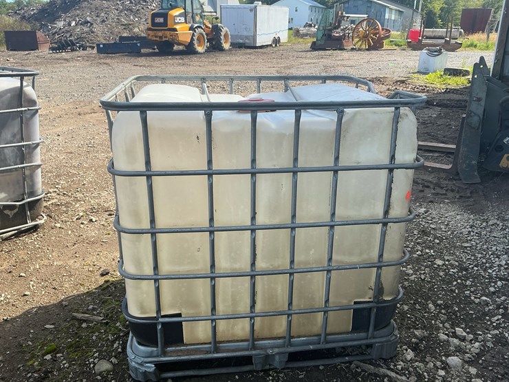 #181-•-(2)-250-gallon-ibc-tote-tanks-in-steel-cages-image-5