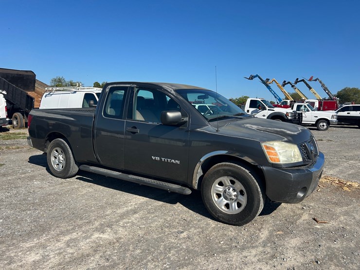 2005-nissan-titan-image-2