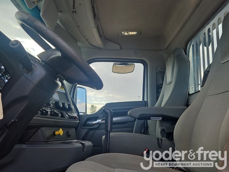 2017-kenworth-t880-image-55
