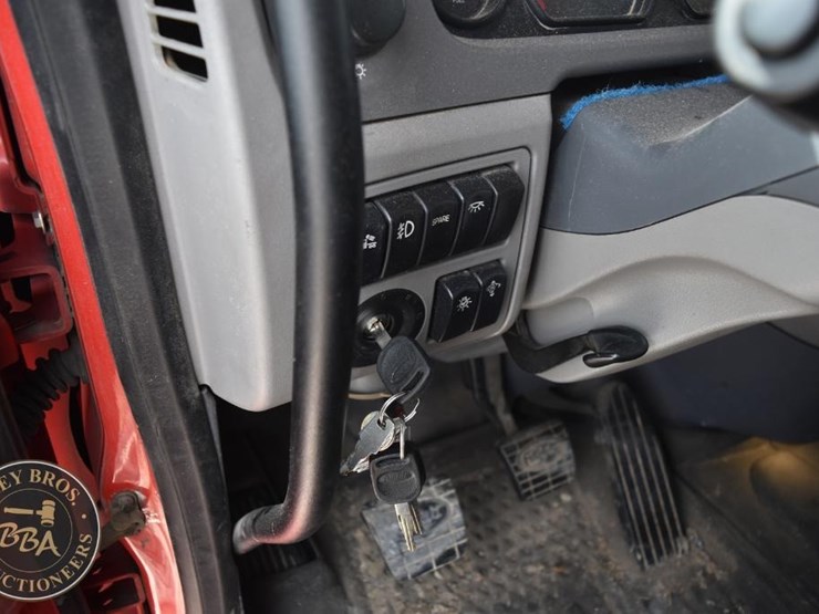 2014-peterbilt-579-image-41