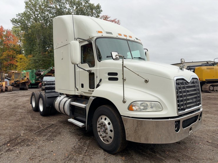 2018-mack-pinnacle-cxu613-image-7