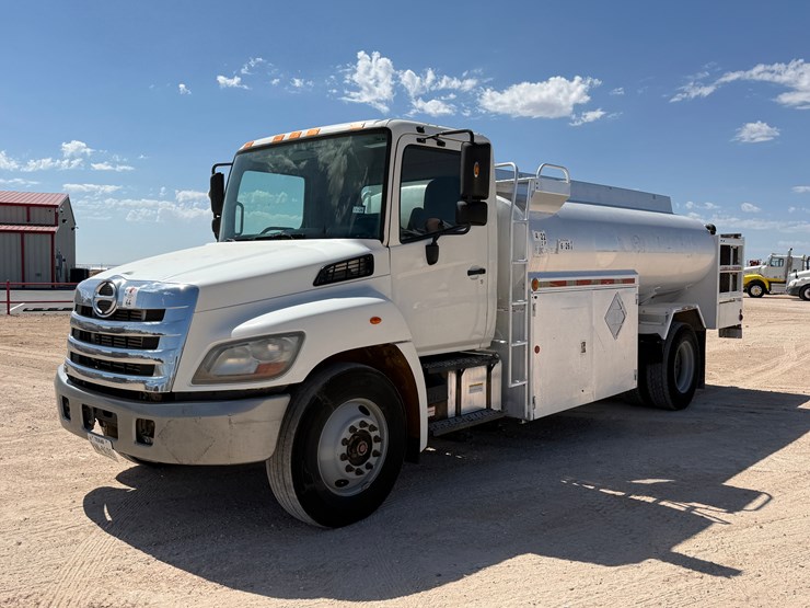 2015-hino-338-image-8