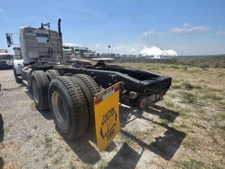 2018-peterbilt-367-image-4