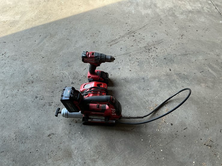 #108-•-milwaukee-m18-cordless-tool-lot:-2706-20-hammer-drill,-2646-20-grease-gun,-48-59-1808-rapid-charger-&-batteries-image-4