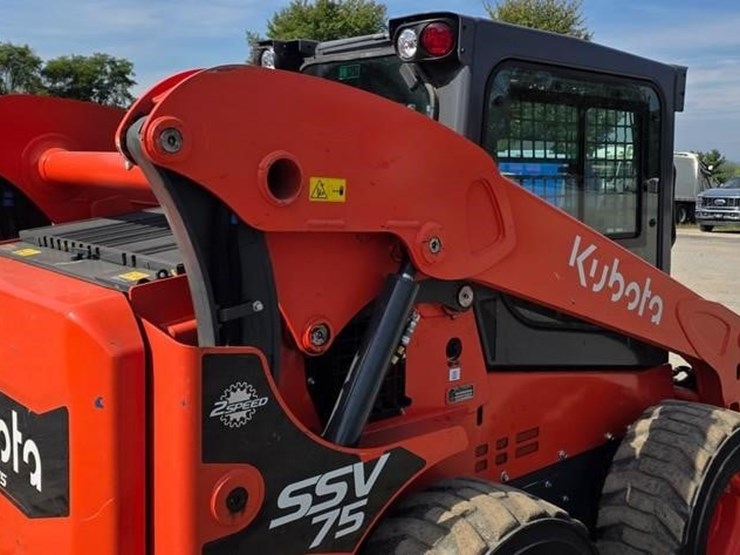 2025-kubota-ssv75-image-18