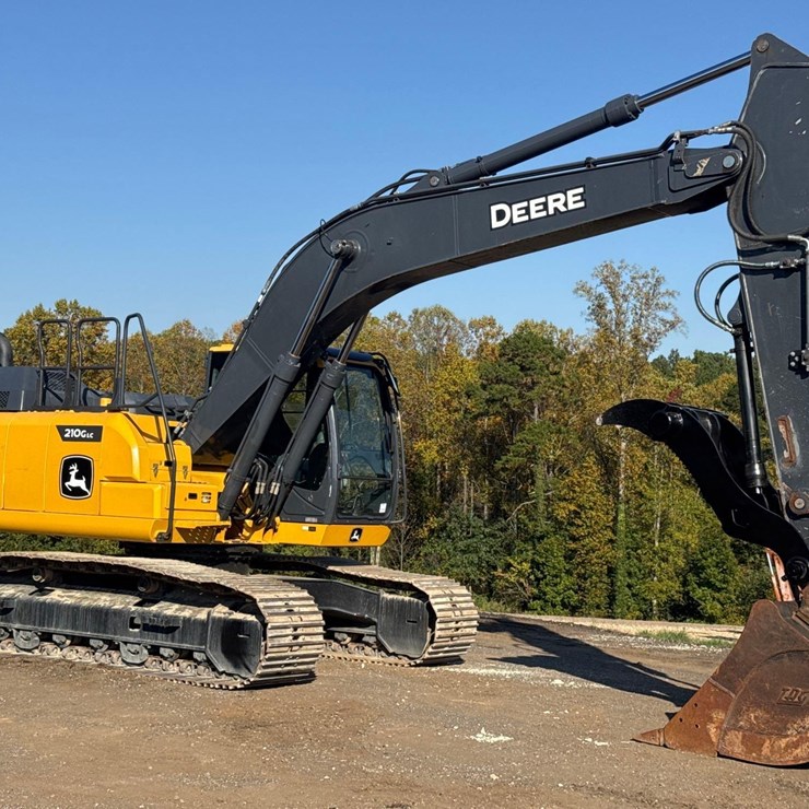 2022 DEERE 210G LC