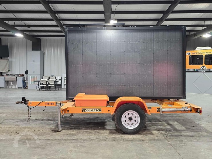 2020-solartech-silent-messenger-portable-solar-powered-led-message-board-trailer-image-5