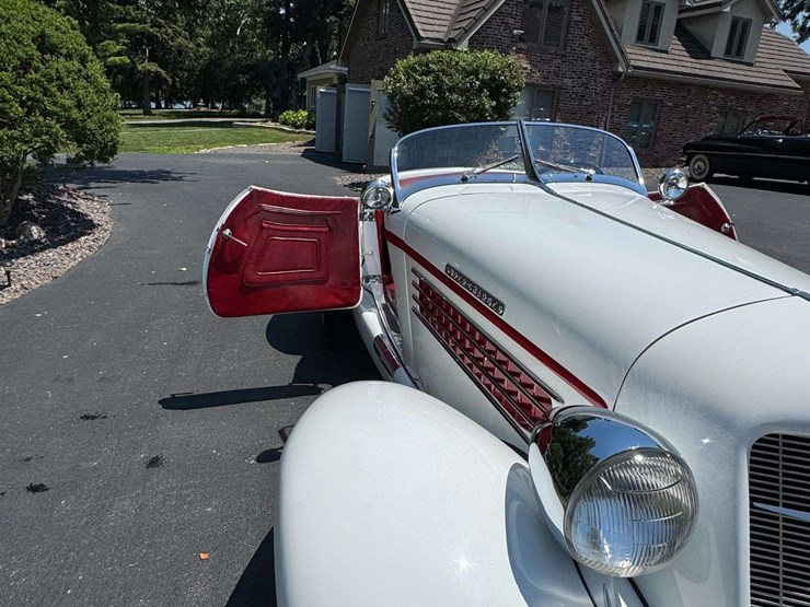 1936-auburn-852-supercharged-boattail-speedster-image-41