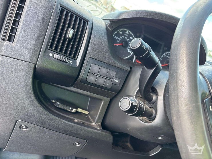 2018-ram-promaster-2500-image-19