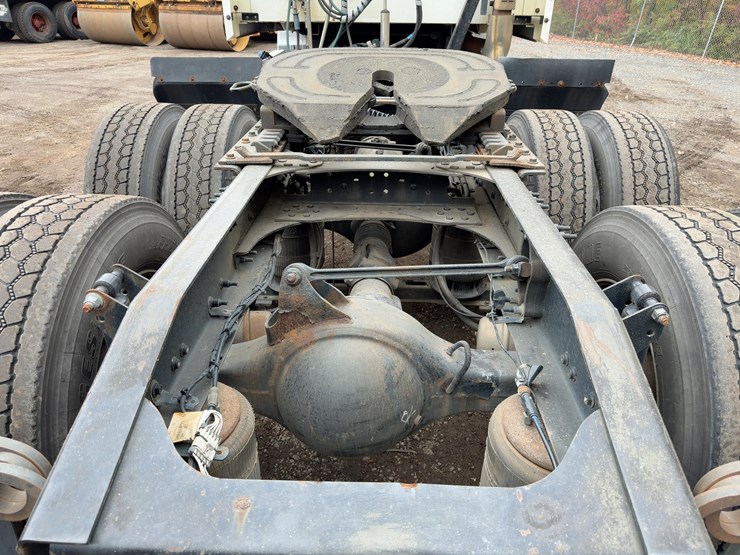 2018-mack-pinnacle-cxu613-image-17