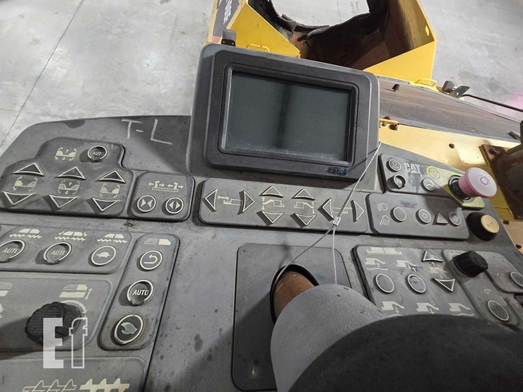 2016-caterpillar-ap-600f-image-13