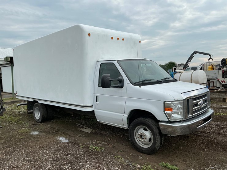 2016-ford-e350-image-6