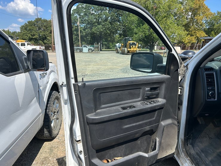 2014-dodge-1500-image-59
