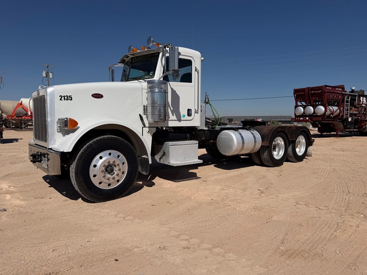 2012-peterbilt-367-image-2