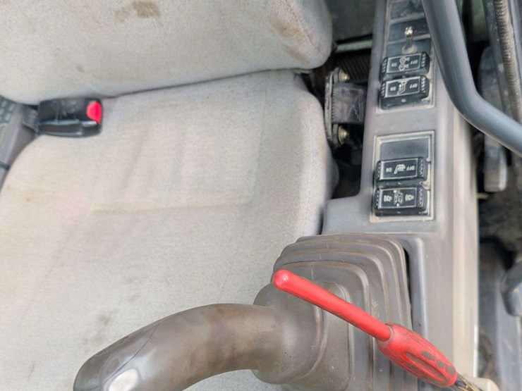 2010-john-deere-450-image-43