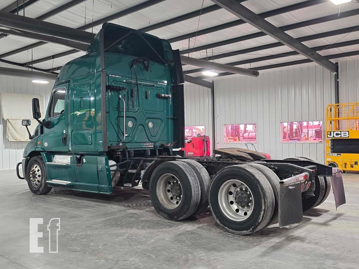 2018-freightliner-cascadia-113-image-4