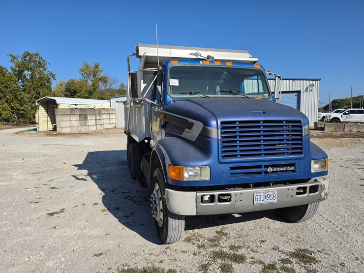 1996-international-8100-image-18