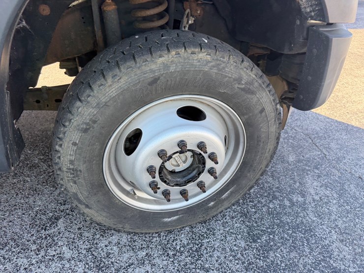 2014-ford-f550-image-9