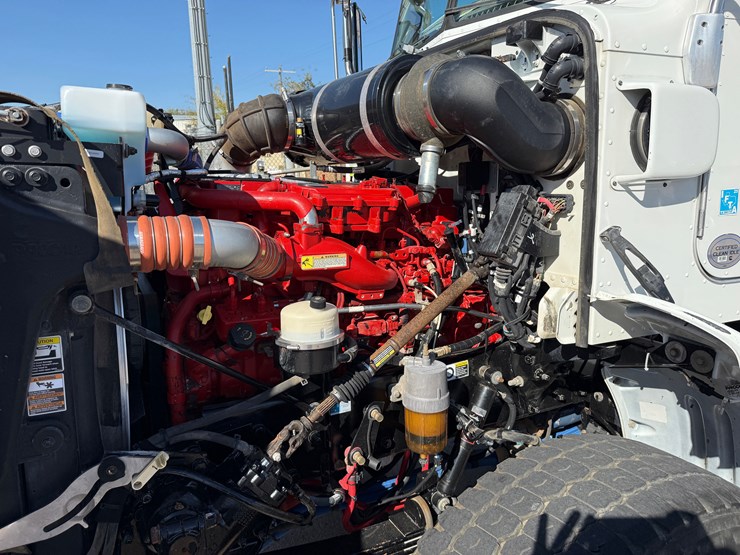 2015-peterbilt-365-image-33