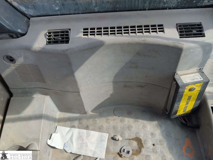 2010-john-deere-450-image-47