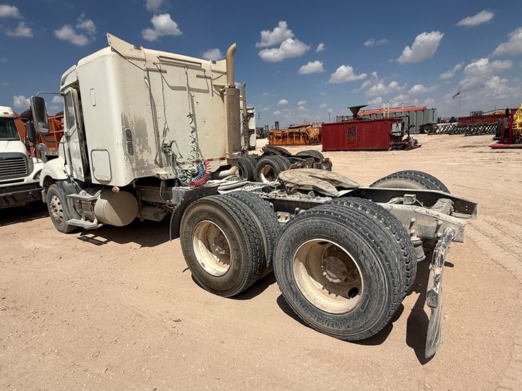 2007-freightliner-columbia-120-image-6