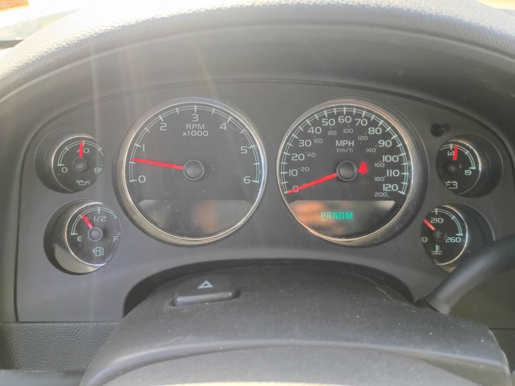 2010-chevrolet-suburban-image-52