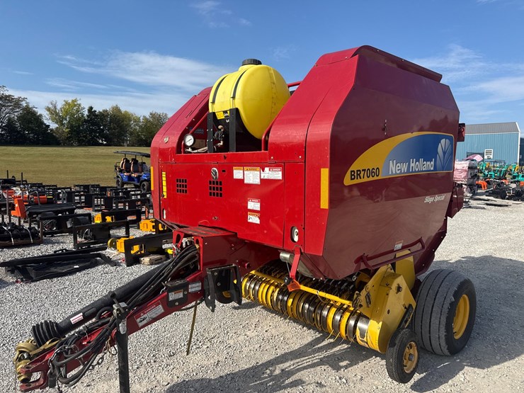 new-holland-br7060-image-1