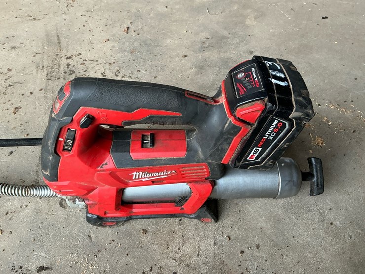 #113-•-milwaukee-m18-cordless-grease-gun-,-4-1/2"-angle-grinder),-rapid-charger-&-xc-5.0-battery-image-8