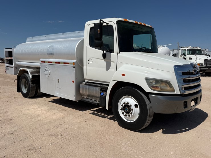 2015-hino-338-image-2