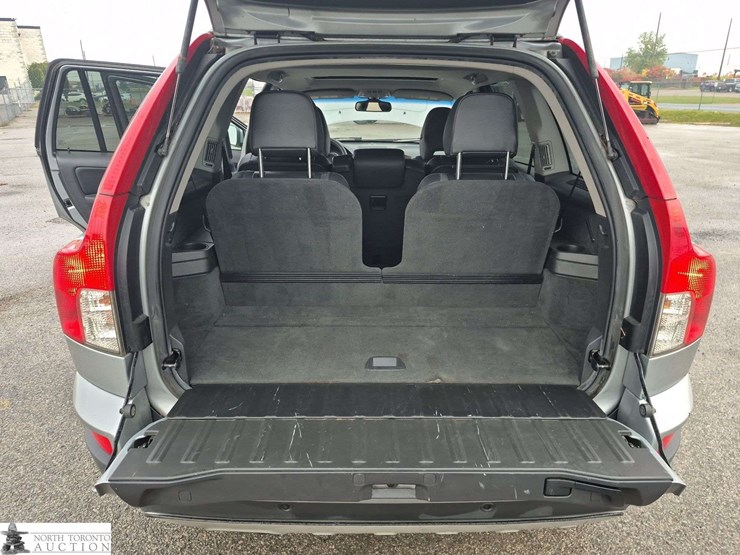 2012-volvo-xc90-image-23