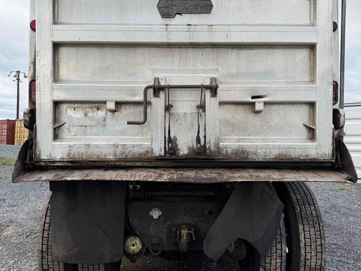 2006-freightliner-tri-axle-dump-image-13