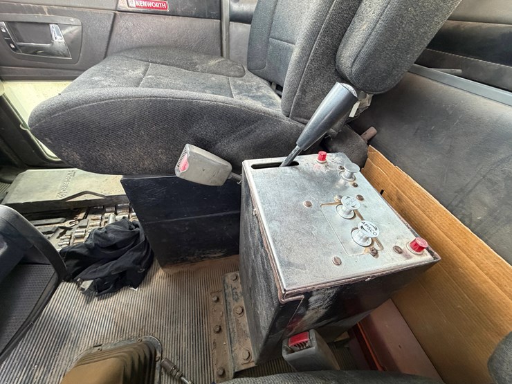 2007-kenworth-w900-image-18
