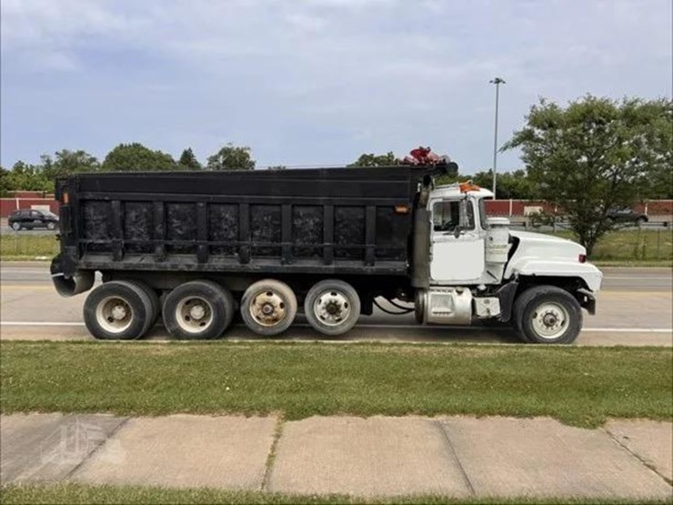 1998-mack-rd600-image-1
