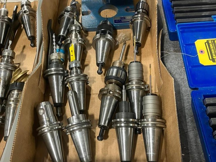 (13x)-cat-40-taper-tool-holders-image-1