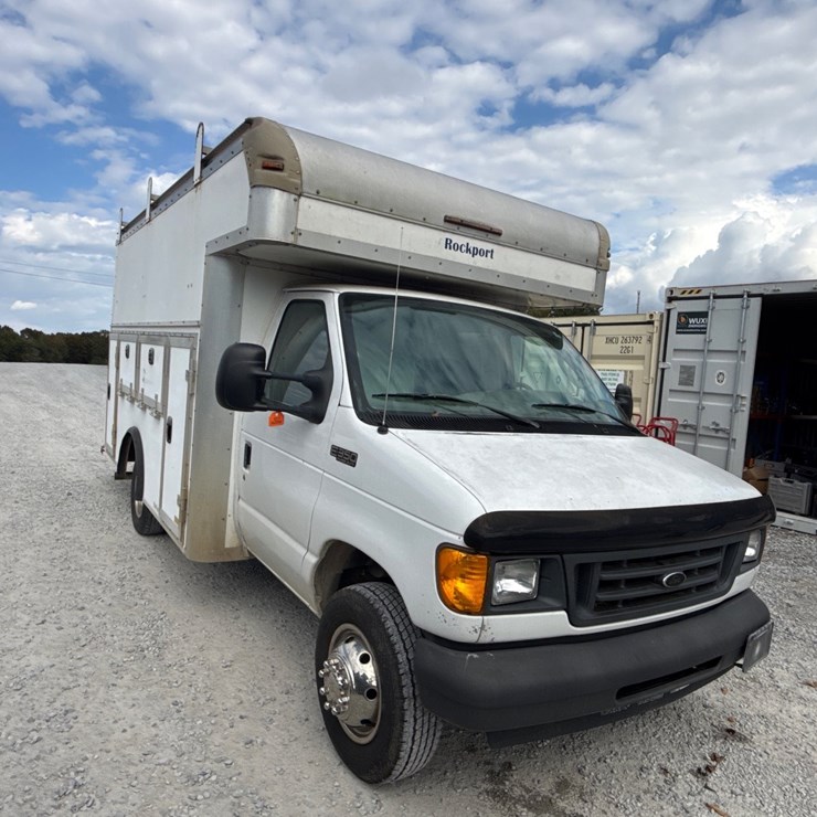 2005 FORD E350