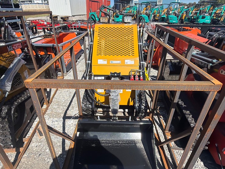 #842-•-agt-mx-crt23-mini-skid-steer-image-1