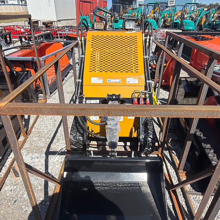 #842 • AGT MX-CRT23 Mini Skid Steer