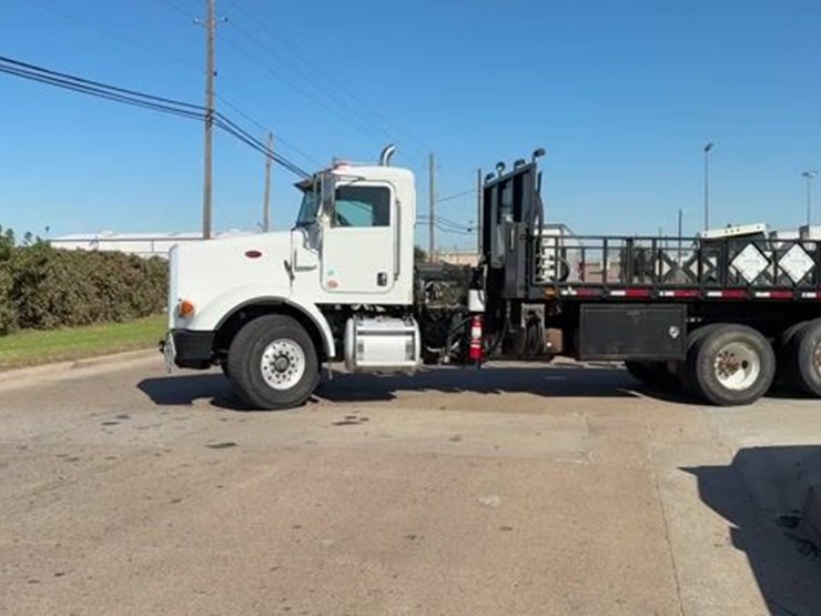 2015-peterbilt-365-image-1