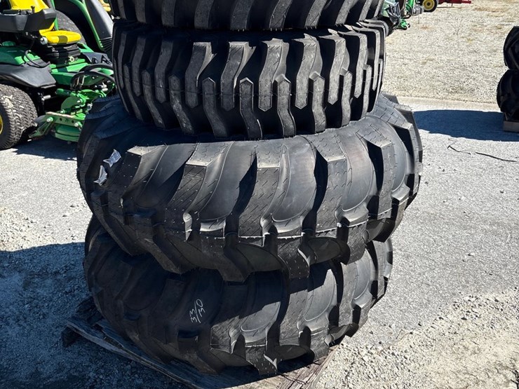 #1071-•-john-deere-r3-tires-with-rims-image-5