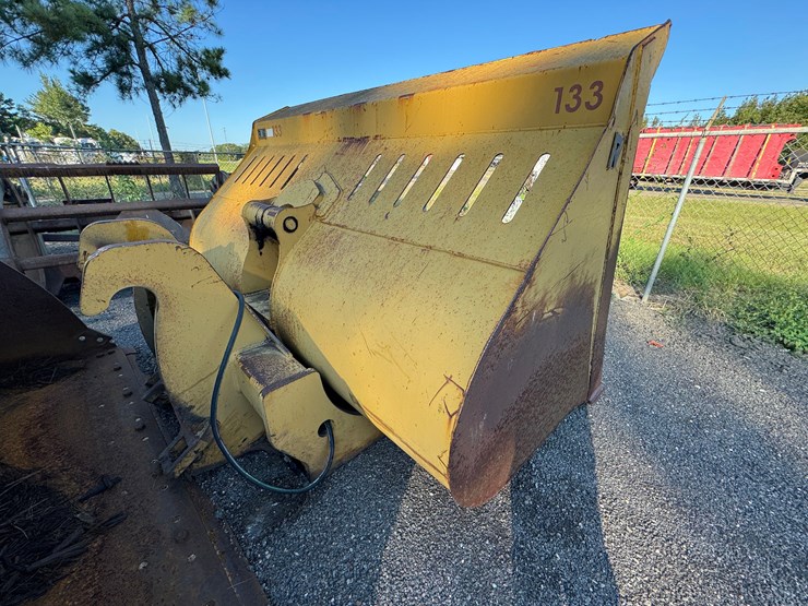 caterpillar-930k-image-1