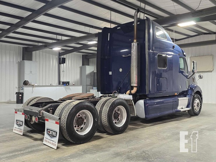 2009-peterbilt-387-image-3