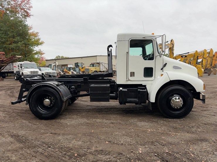 1999-kenworth-t300-image-6