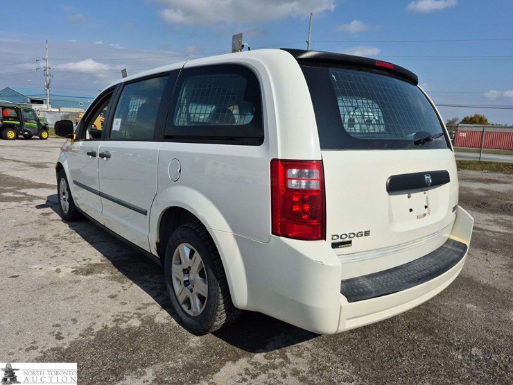 2010-dodge-grand-caravan-image-7
