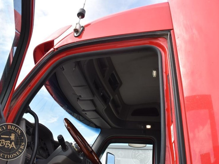 2014-peterbilt-579-image-37