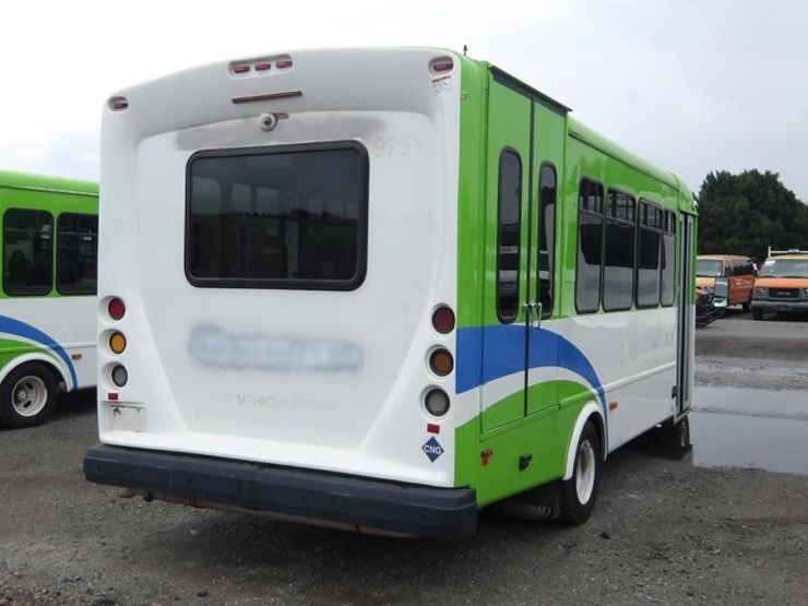 2017-ford-e450-image-3