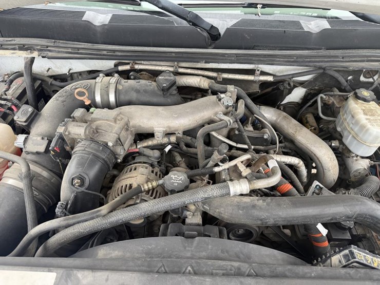 2011-chevrolet-silverado-3500-image-17
