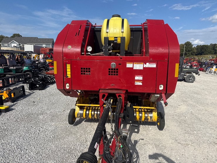 new-holland-br7060-image-2