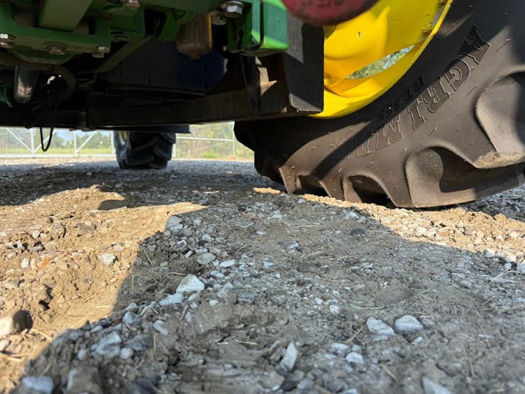 2017-john-deere-6110m-image-32
