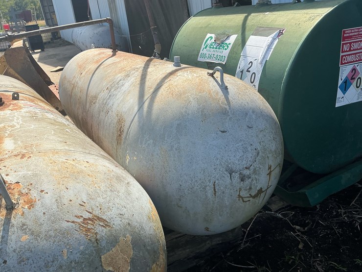 #174-•-horizontal-cylindrical-storage-tank-image-3