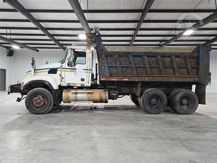 2005-mack-granite-cv713-image-5